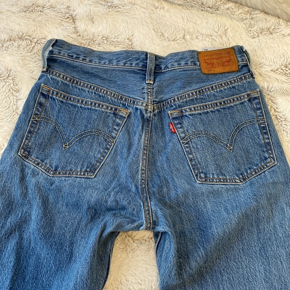 Levi’s 501 medium wash denim jeans - Picture 2 of 3